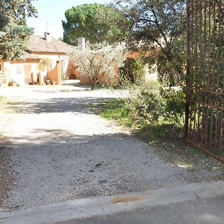 Mas Des Oliviers Bed & Breakfast Saint-Marc-Jaumegarde Bagian luar foto