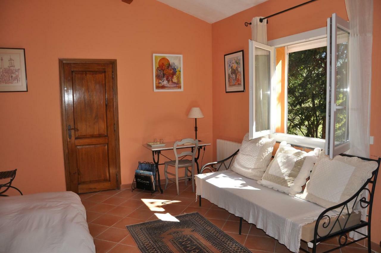Mas Des Oliviers Bed & Breakfast Saint-Marc-Jaumegarde Bagian luar foto