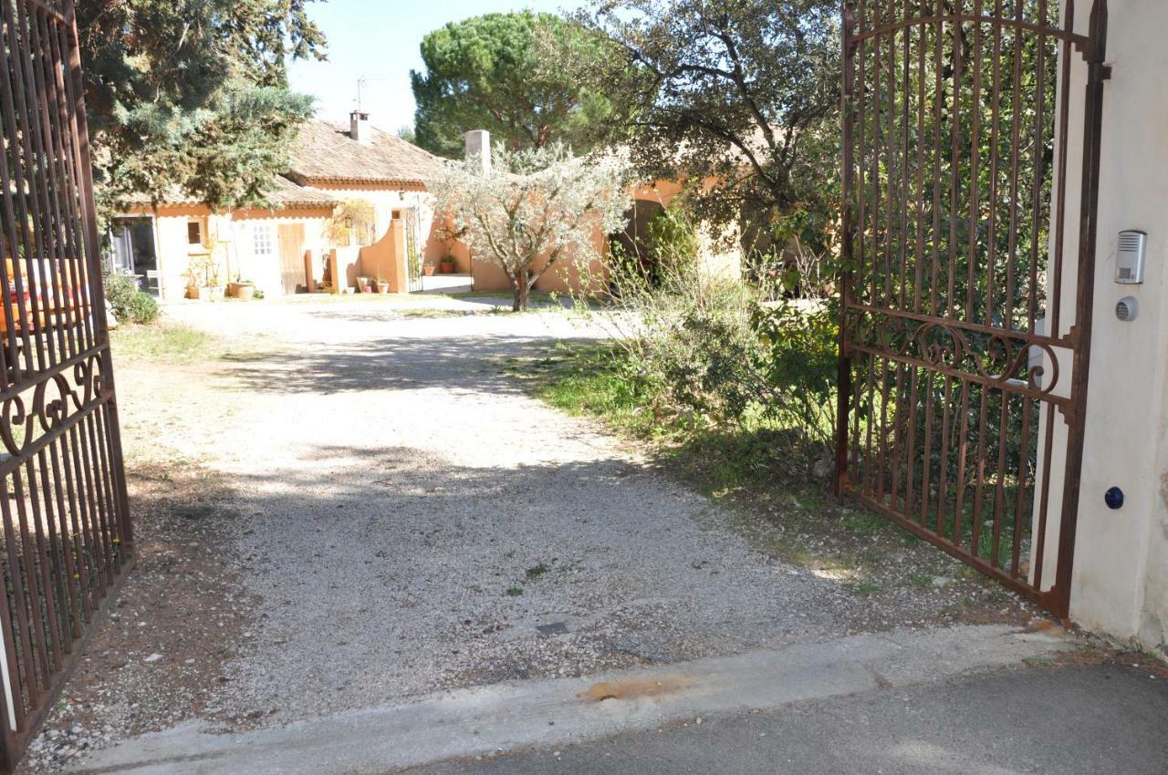 Mas Des Oliviers Bed & Breakfast Saint-Marc-Jaumegarde Bagian luar foto