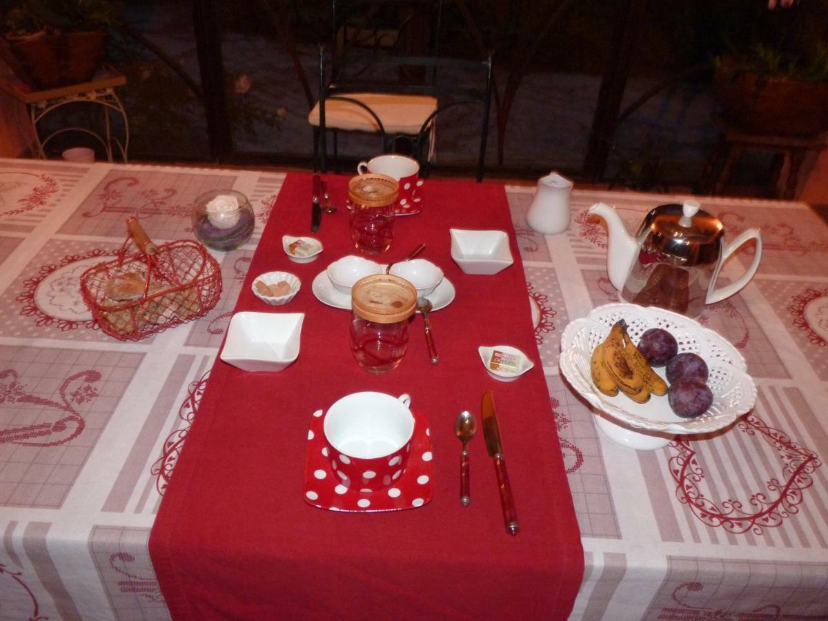 Mas Des Oliviers Bed & Breakfast Saint-Marc-Jaumegarde Bagian luar foto